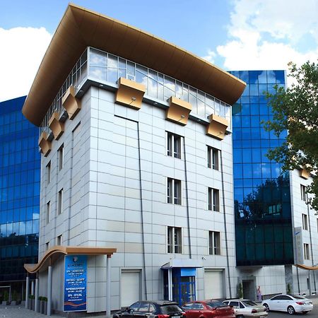 Tsunami Spa Hotel Dnipro Bagian luar foto