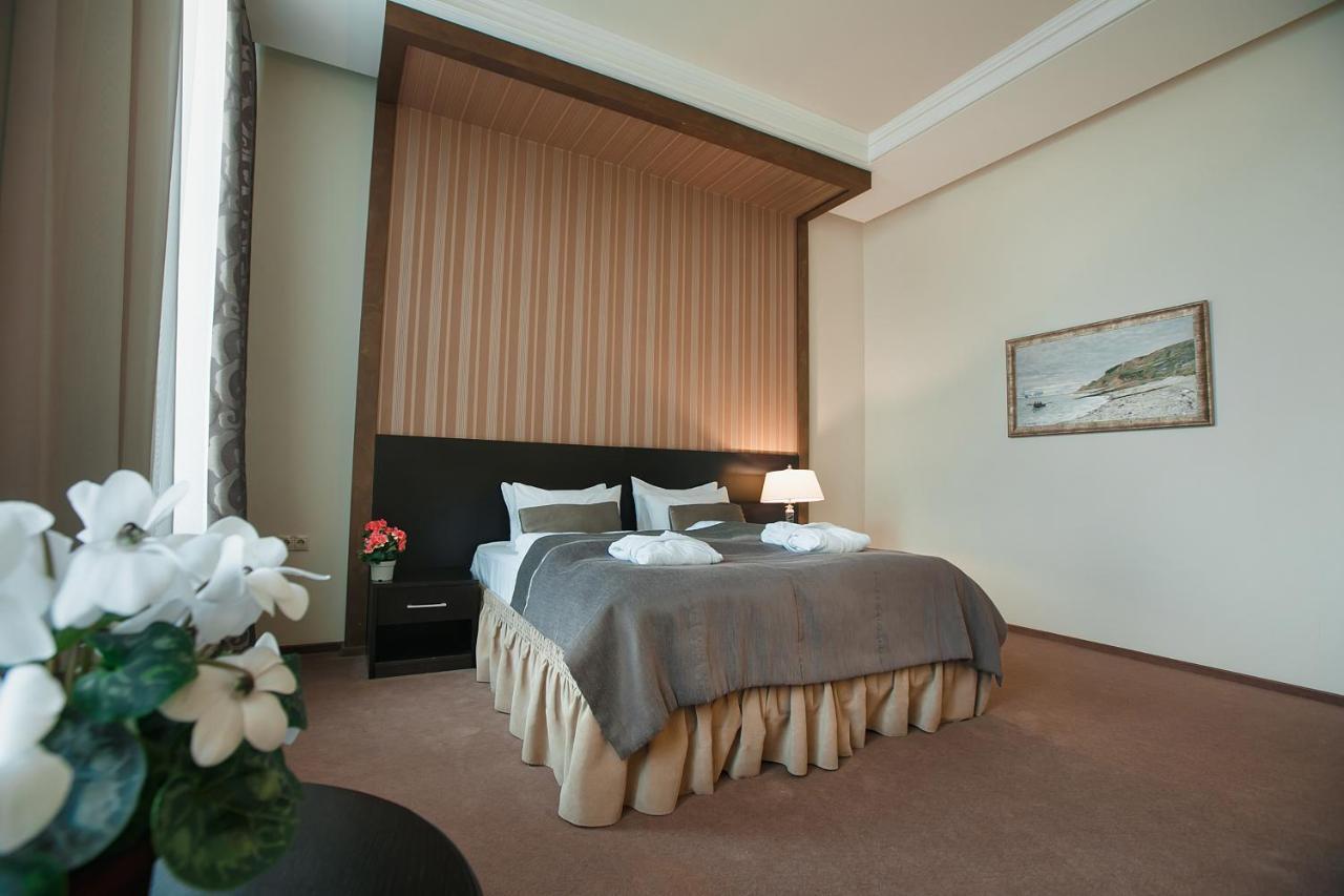 Tsunami Spa Hotel Dnipro Bagian luar foto