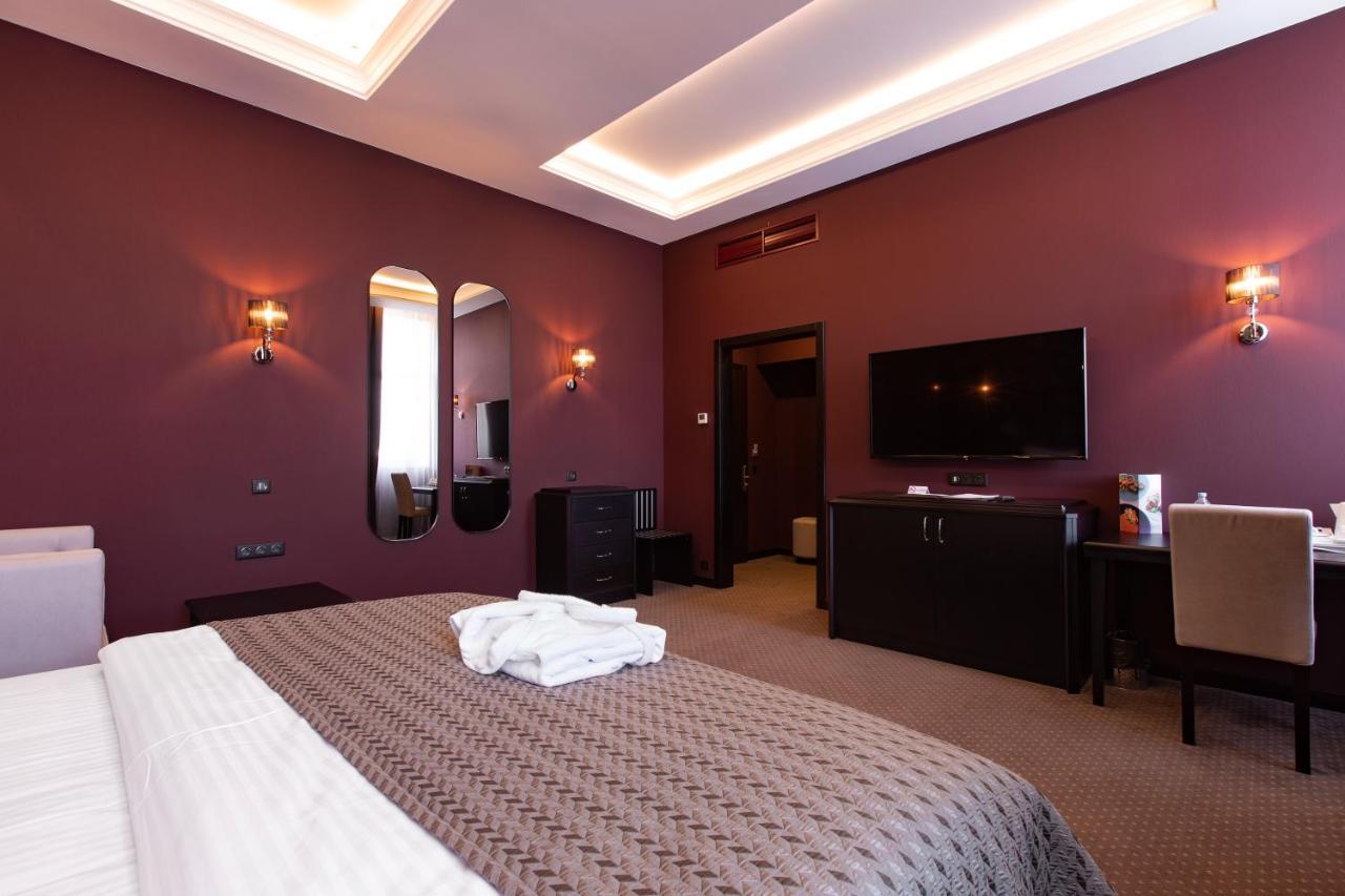 Tsunami Spa Hotel Dnipro Bagian luar foto