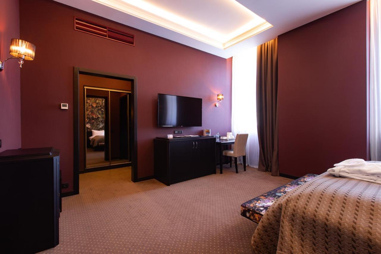 Tsunami Spa Hotel Dnipro Bagian luar foto