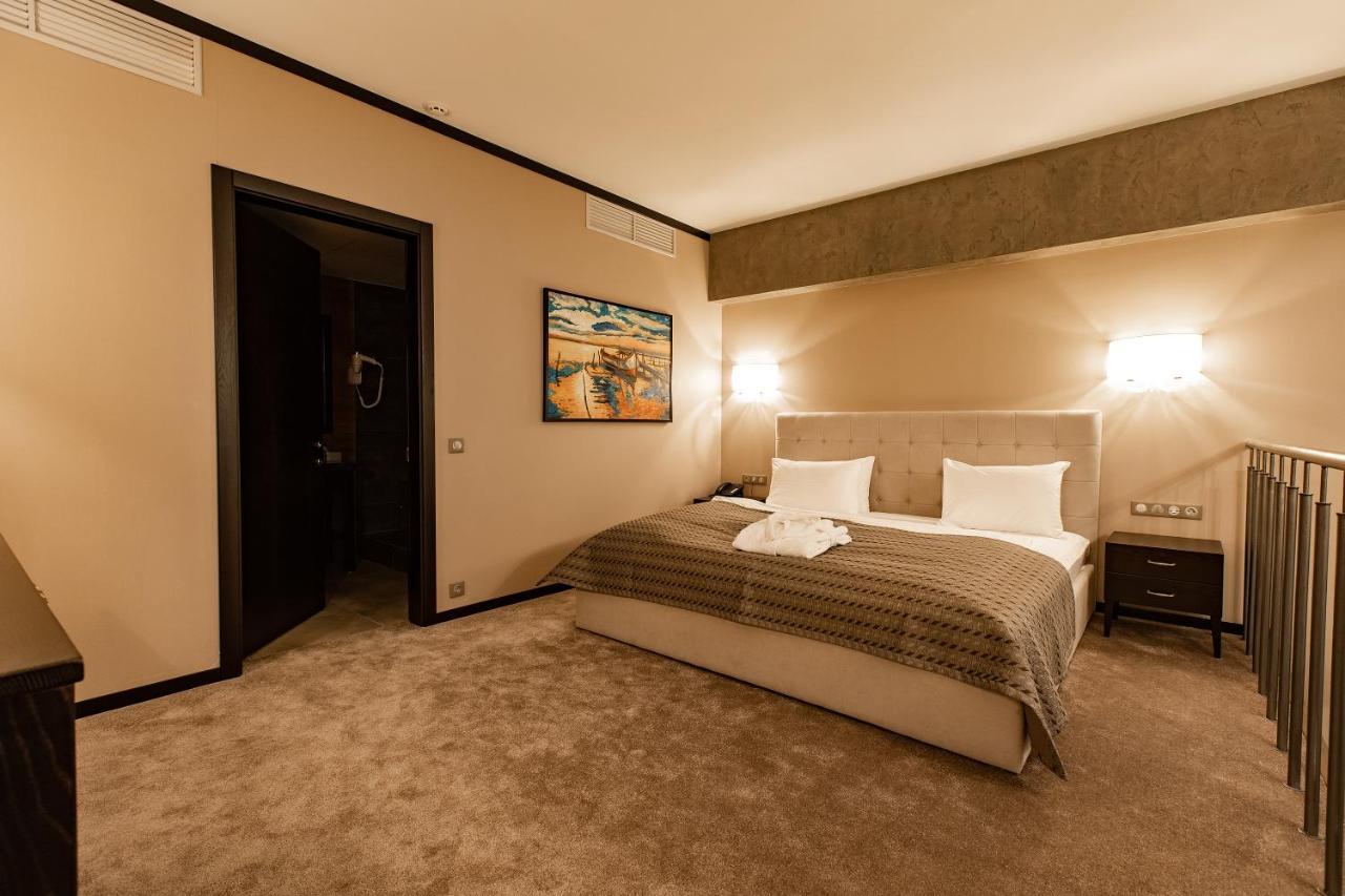 Tsunami Spa Hotel Dnipro Bagian luar foto