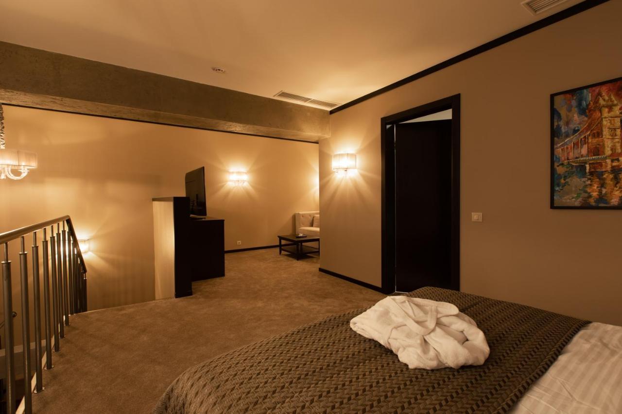 Tsunami Spa Hotel Dnipro Bagian luar foto