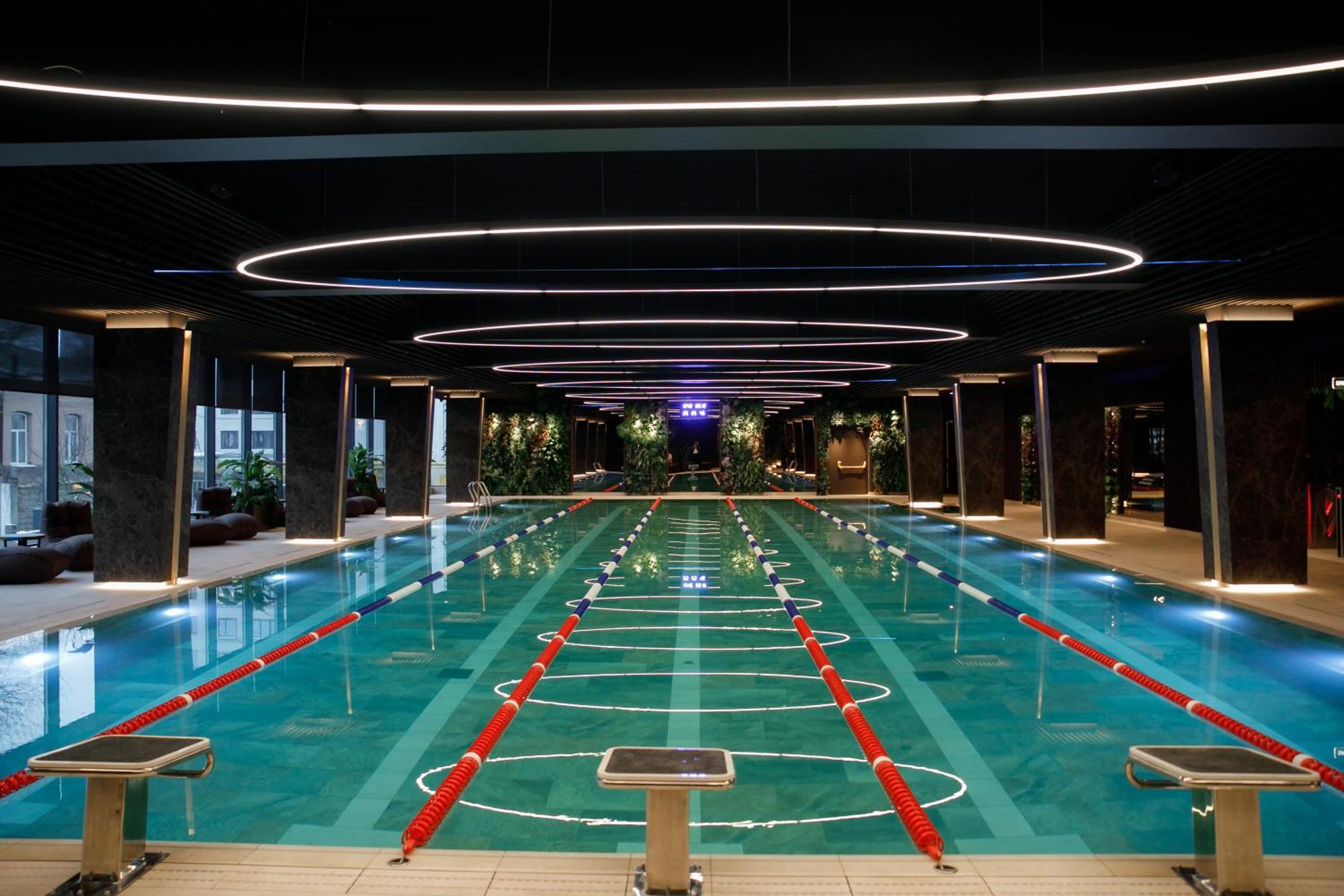 Tsunami Spa Hotel Dnipro Bagian luar foto