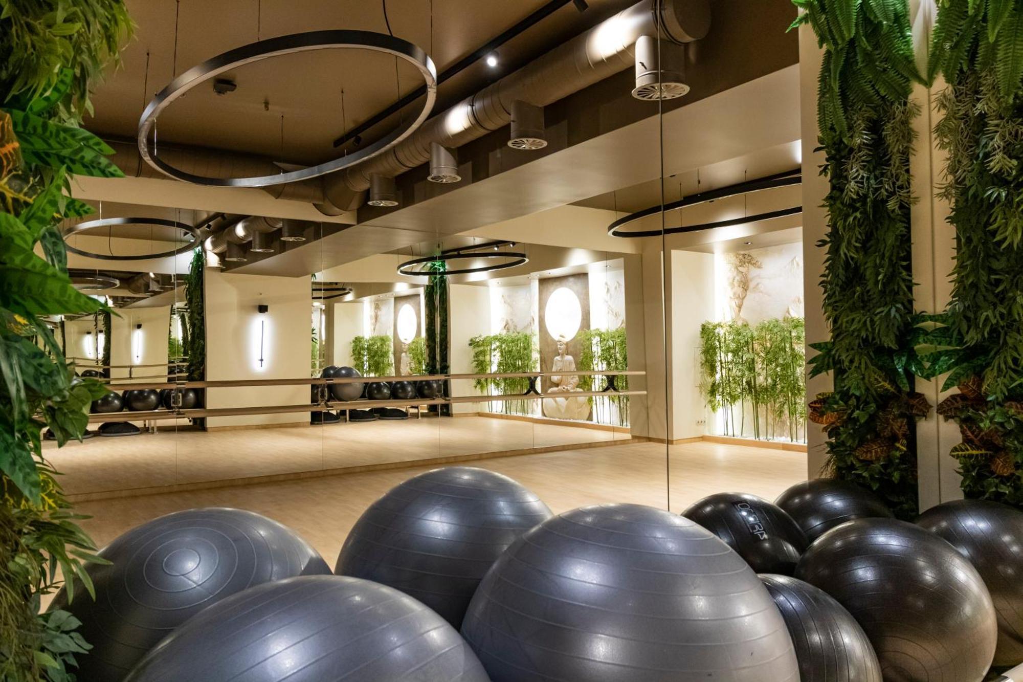 Tsunami Spa Hotel Dnipro Bagian luar foto
