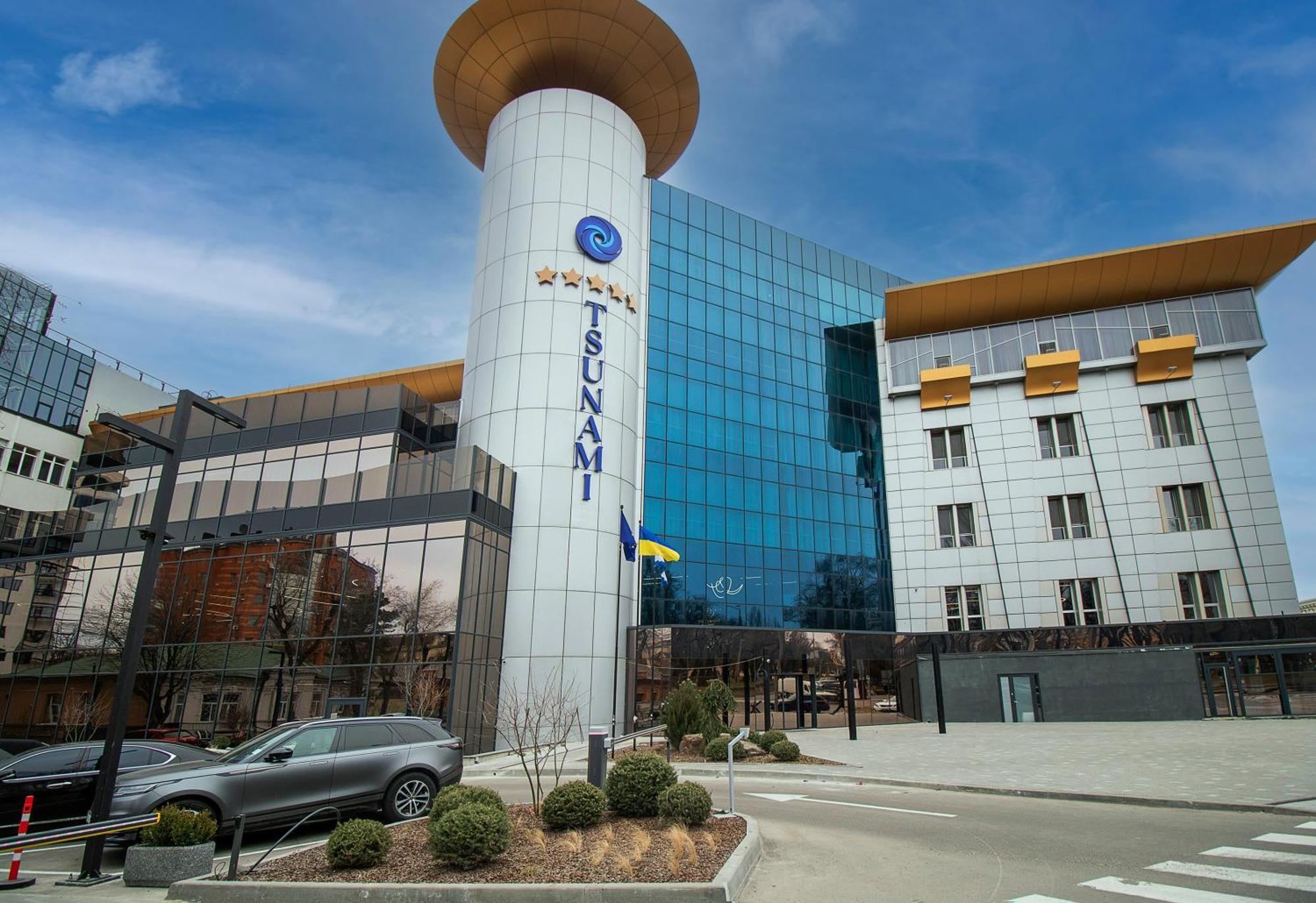 Tsunami Spa Hotel Dnipro Bagian luar foto