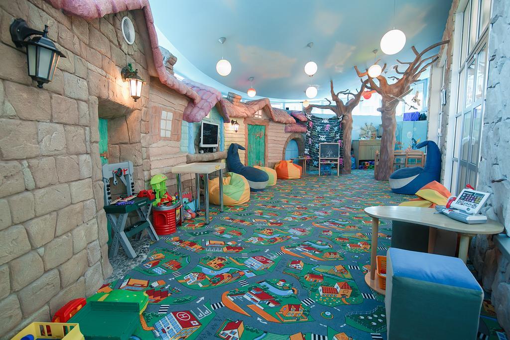Tsunami Spa Hotel Dnipro Bagian luar foto
