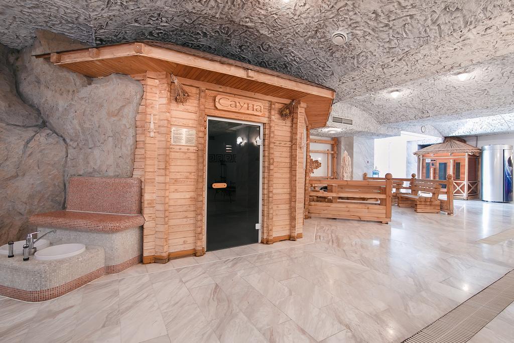 Tsunami Spa Hotel Dnipro Bagian luar foto
