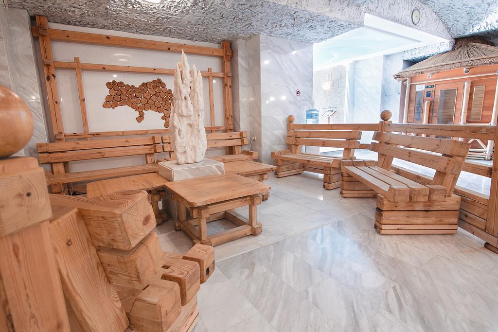 Tsunami Spa Hotel Dnipro Bagian luar foto